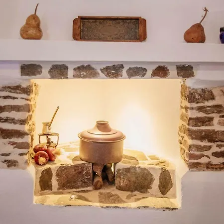 Kythnian Traditional 19th Century House בית נופש Dhriopís