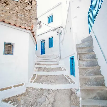 Kythnian Traditional 19th Century House בית נופש Dhriopís