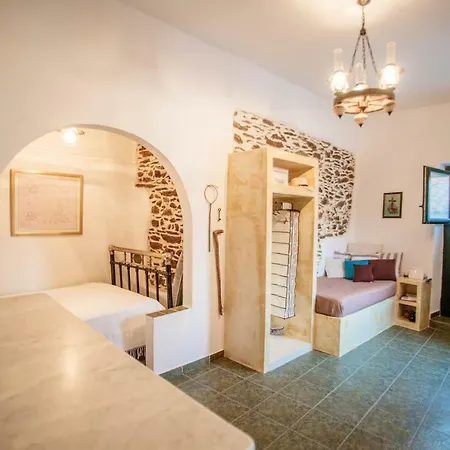 בית נופש Kythnian Traditional 19th Century House *