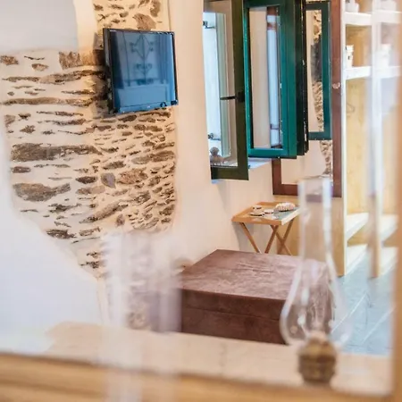 Kythnian Traditional 19th Century House בית נופש Dhriopís