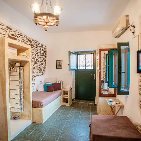 Kythnian Traditional 19th Century House בית נופש Dhriopís